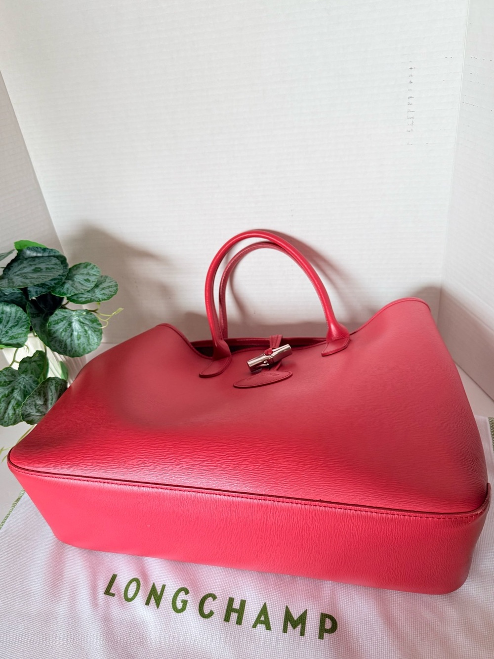 Longchamp Roseau Coral-Red Leather Tote with Toggle Detail - Picture 9 of 17